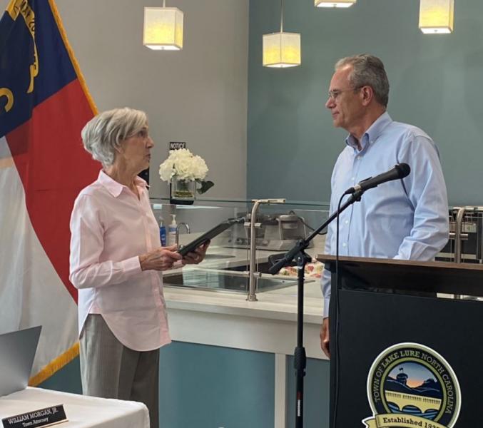 Mayor Pritchett Presents Proclamation to Jeff Geisler for Rumbling Bald on Lake Lure