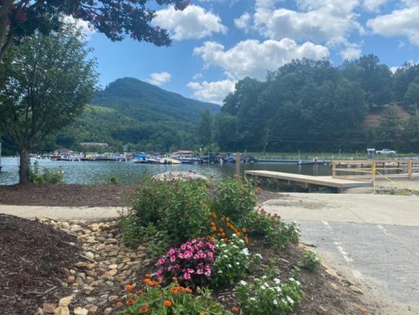 Washburn Maria Motorized Boat Ramp