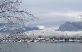 LAKE Lure with snow