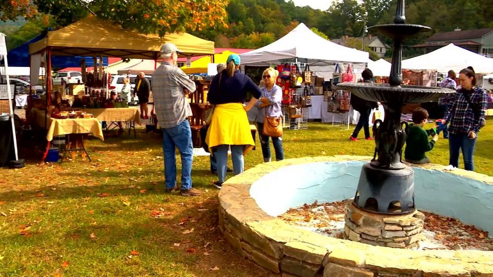 Arts & Crafts Festival Raises Funds to Eliminate Hunger, Help Lake Lure Families in Need Lake